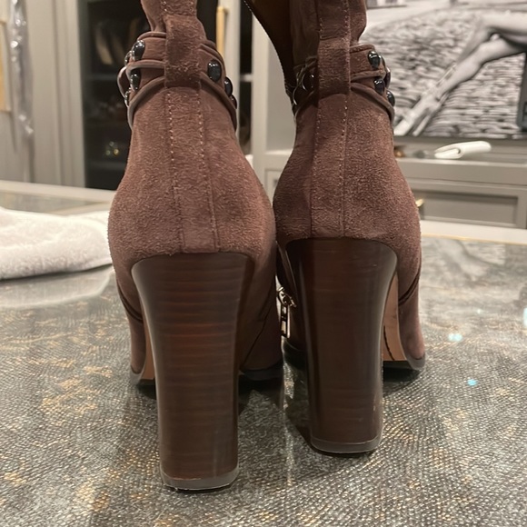 Suede boots - Picture 2 of 3